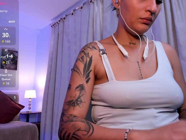 Naiely-Naides live cam on BongaCams