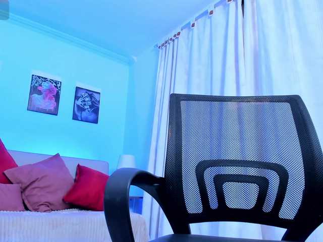 Naiely-Naides live cam on BongaCams