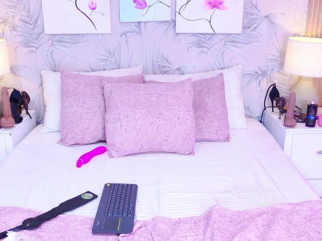 AntonellaEscudero live cam on BongaCams