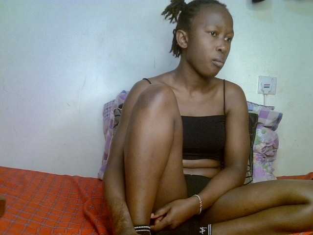 PeachyKiana live cam on BongaCams