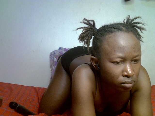 PeachyKiana live cam on BongaCams