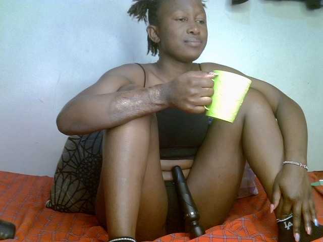 PeachyKiana live cam on BongaCams