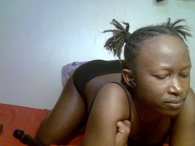 PeachyKiana live cam on BongaCams