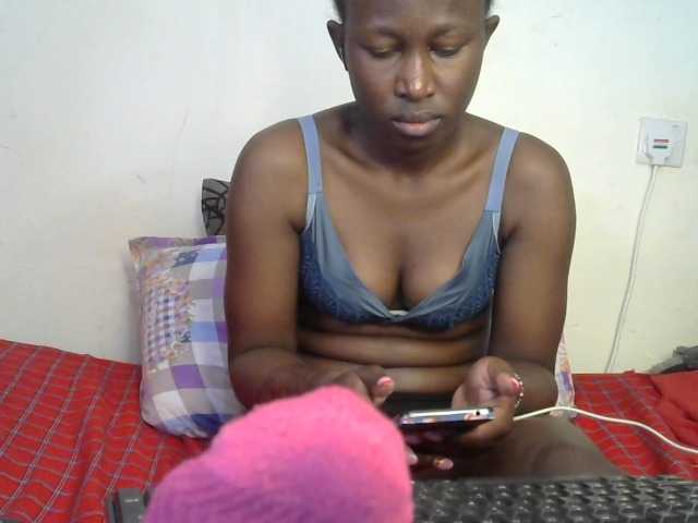 PeachyKiana live cam on BongaCams