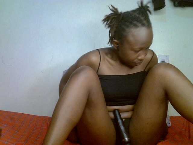 PeachyKiana live cam on BongaCams