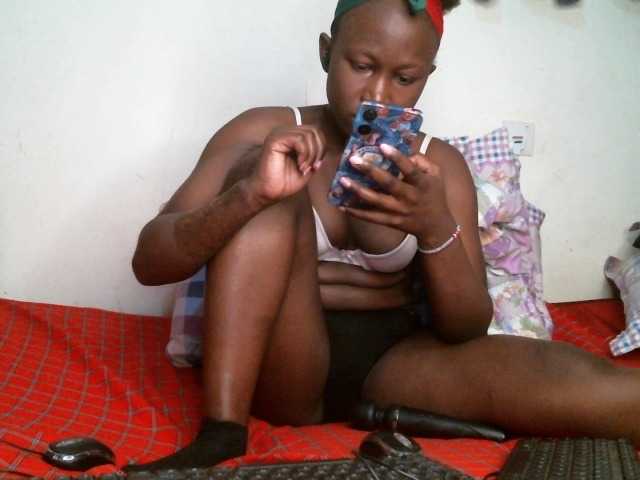 PeachyKiana live cam on BongaCams