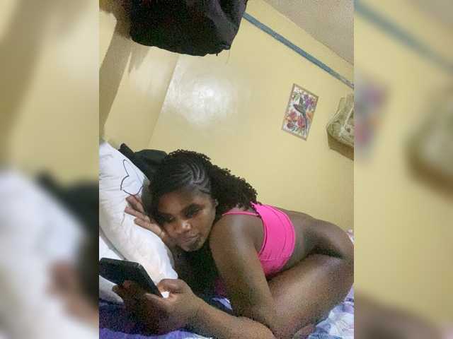 Blossomed200 live cam on BongaCams
