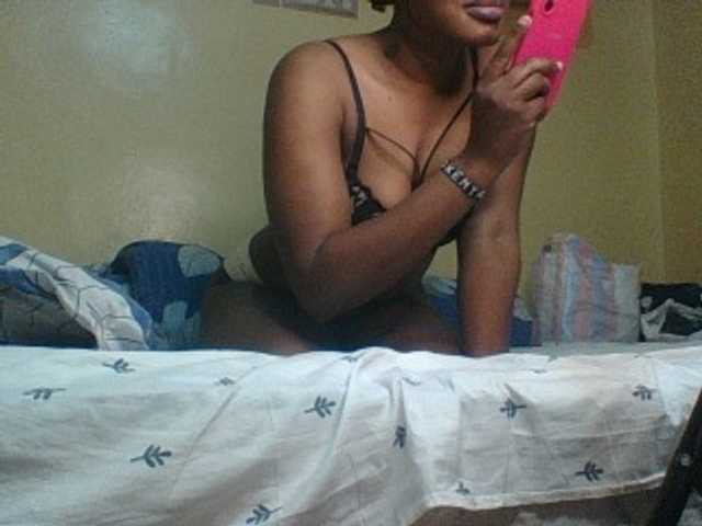 Blossomed200 live cam on BongaCams