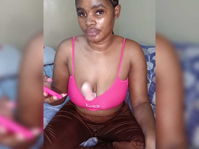 Blossomed200 live cam on BongaCams