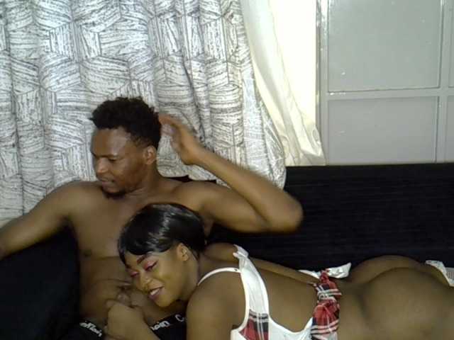 le modèle PixelPop est en webcam porno dans un show sur le site bongacams, il possède les tags suivants: Ebony,Brunette,Trimmed