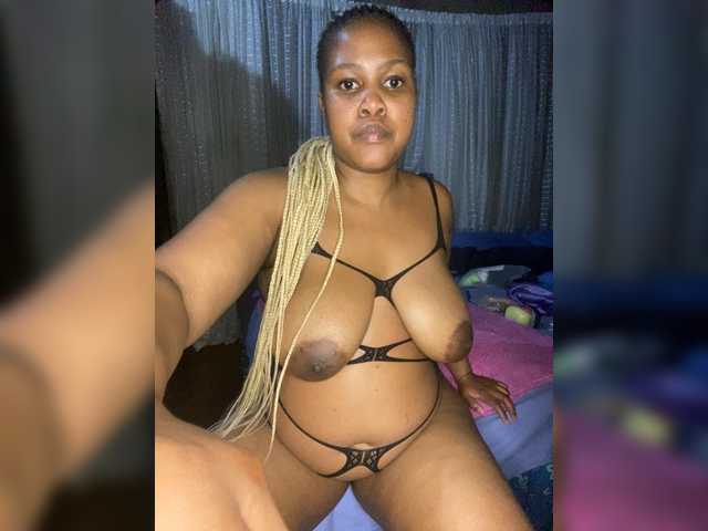 Thickyellow13 live cam on BongaCams