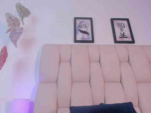 sara-smithh-1's live room