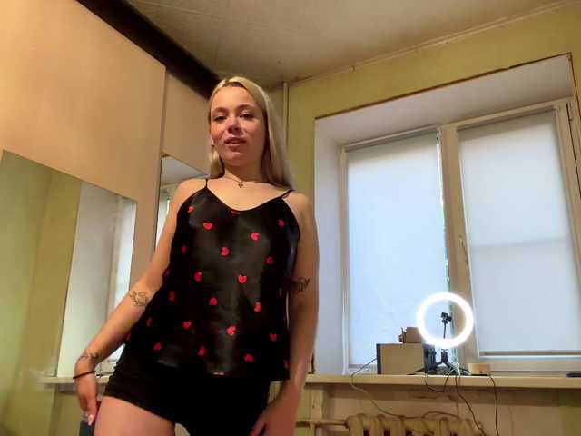 myfavoriteroom live cam on BongaCams