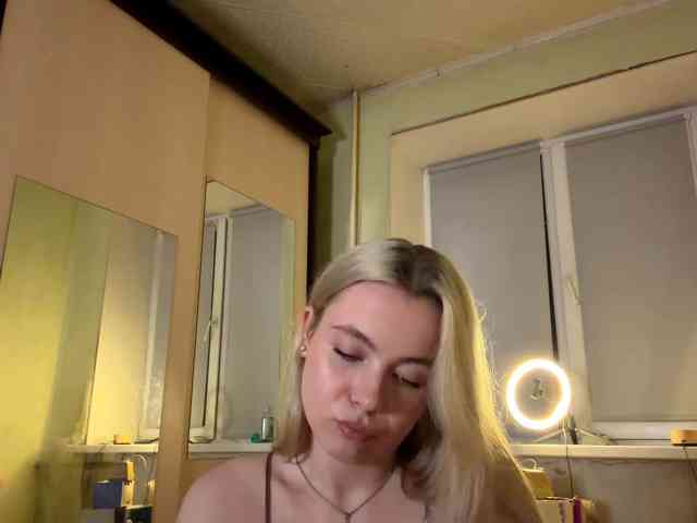 myfavoriteroom webcam