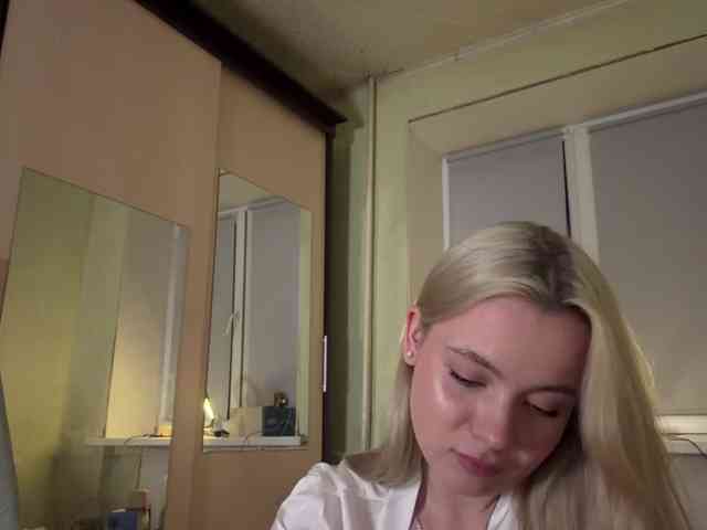Myfavoriteroom's cam show statistics and live stream