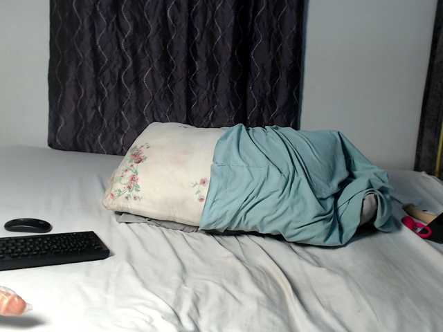 naughtyrose, en directo ahora en BongaCams