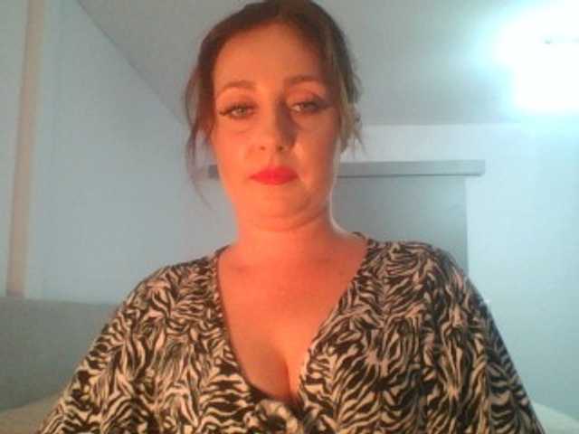 SophiePlayful live cam on BongaCams