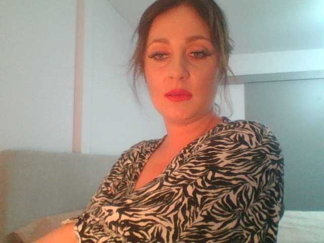 SophiePlayful, live now on BongaCams