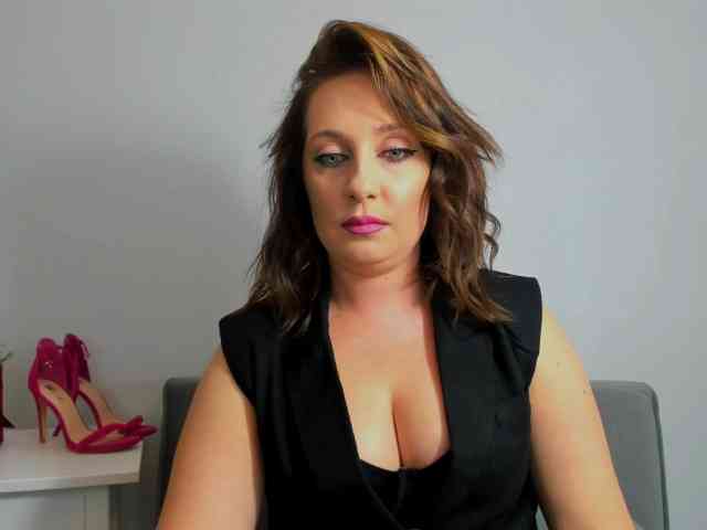SophiePlayful webcam