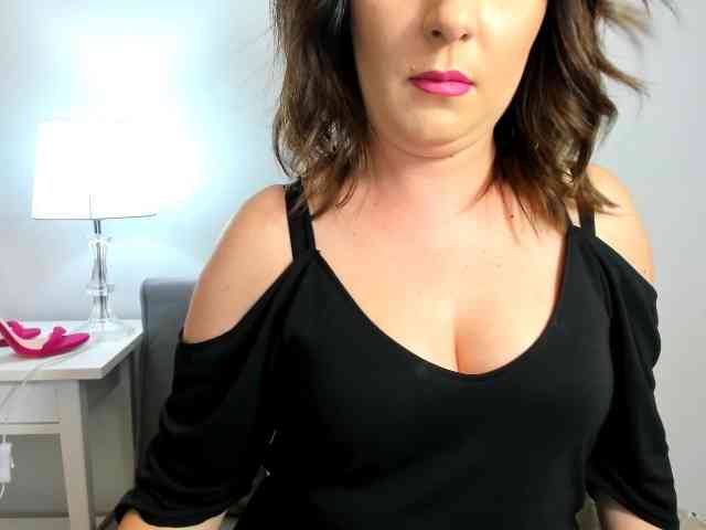 SophiePlayful webcam
