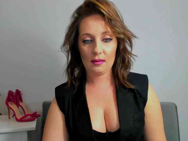 SophiePlayful webcam