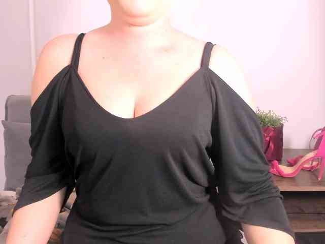 SophiePlayful webcam