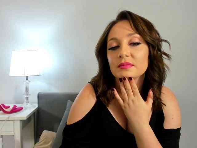 SophiePlayful webcam