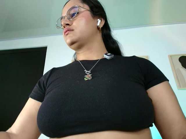victoria-hairy live cam on BongaCams