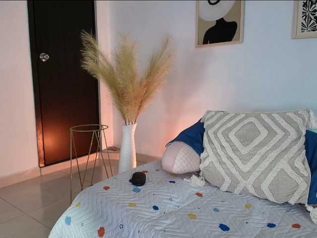 victoria-hairy live cam on BongaCams
