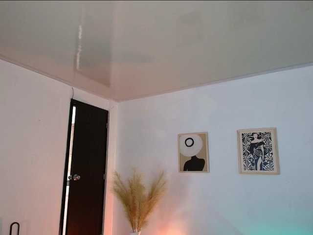 victoria-hairy live cam on BongaCams