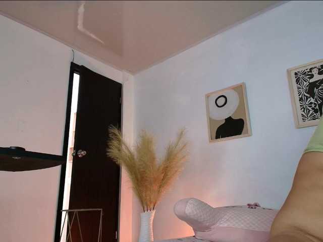 victoria-hairy live cam on BongaCams