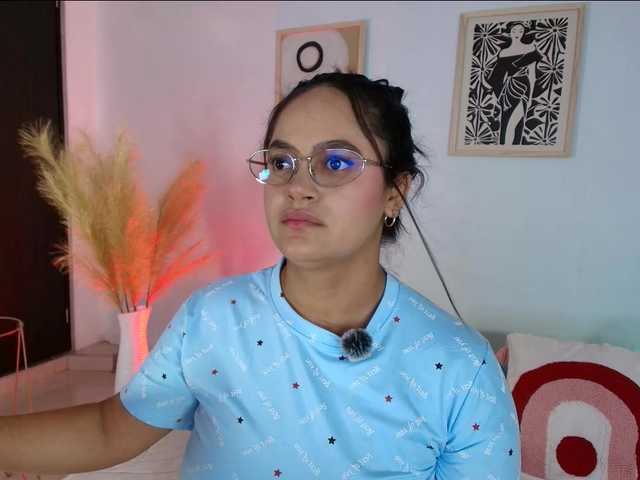victoria-hairy live cam on BongaCams