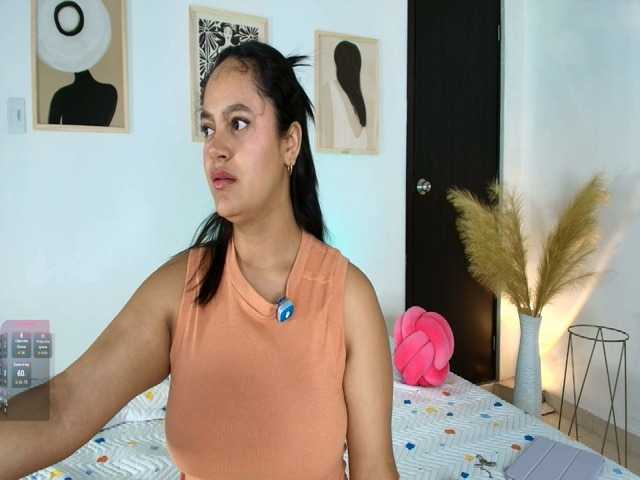 victoria-hairy live cam on BongaCams