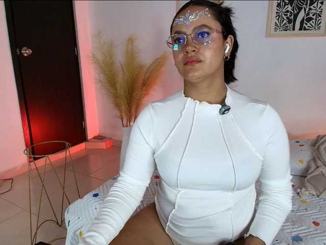 victoria-hairy live cam on BongaCams