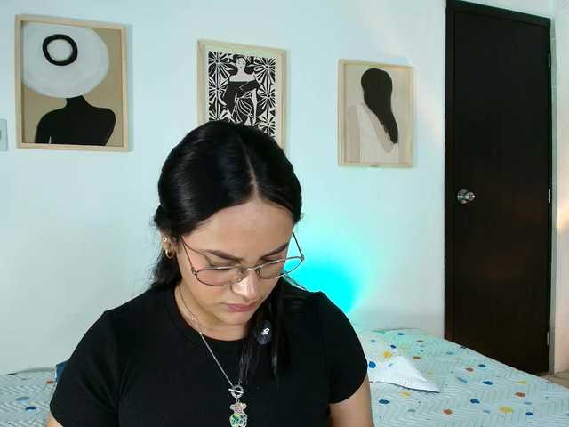 victoria-hairy live cam on BongaCams