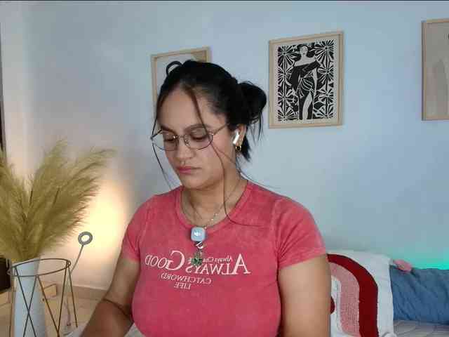 victoria-hairy webcam