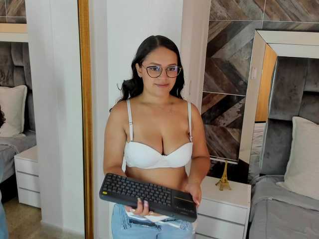 NaomiBloom live cam on BongaCams