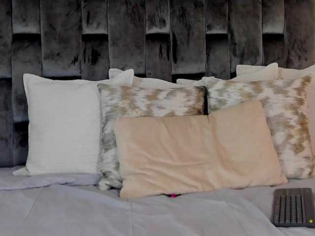 NaomiBloom live cam on BongaCams