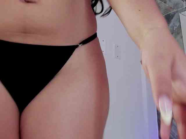 NaomiBloom webcam