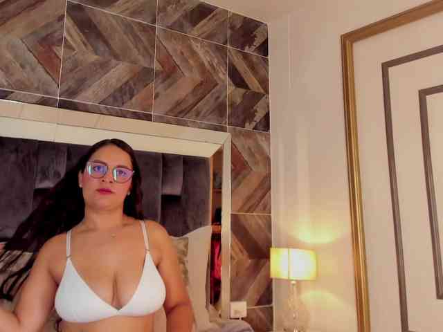NaomiBloom webcam