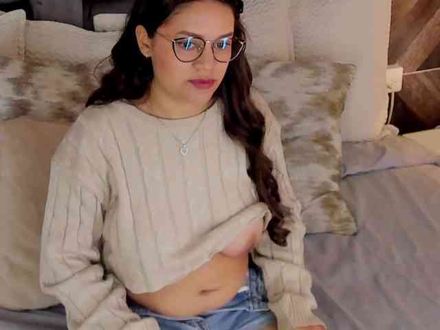 NaomiBloom webcam