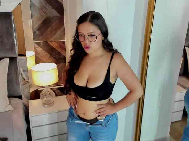 NaomiBloom webcam
