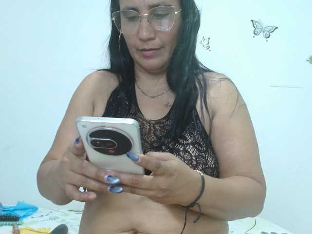rose-bukaters live cam on BongaCams