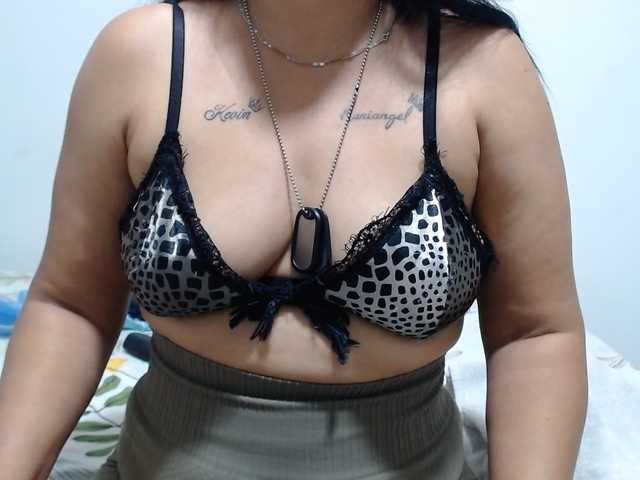 rose-bukaters live cam on BongaCams