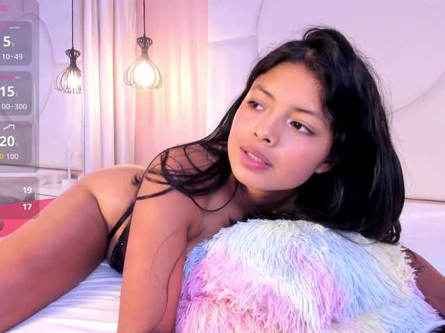 Sara-Foxy live cam on BongaCams