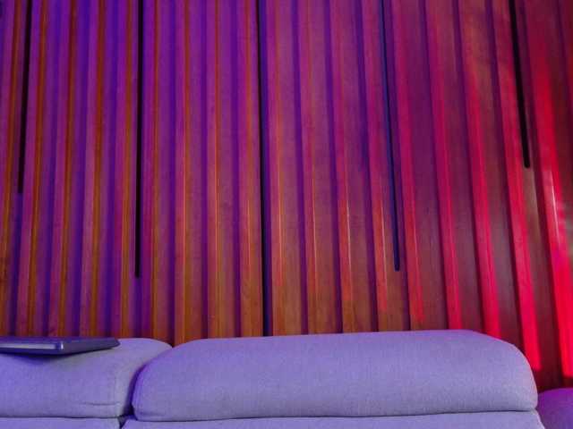 Sara-Foxy live cam on BongaCams