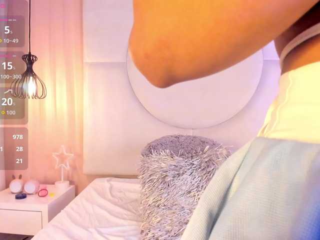Sara-Foxy live cam on BongaCams