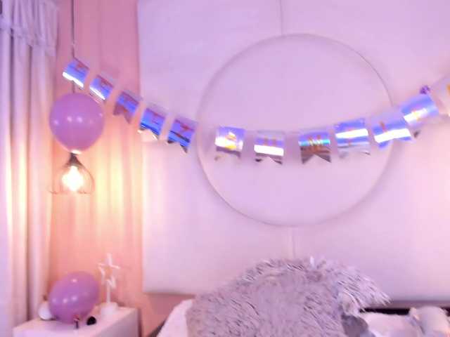 Sara-Foxy live cam on BongaCams