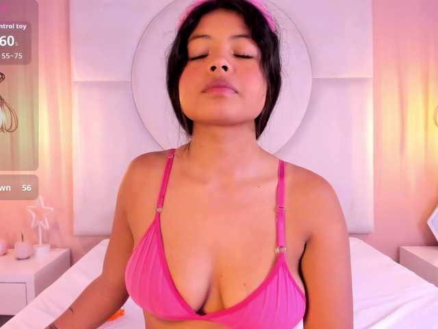 Sara-Foxy live cam on BongaCams