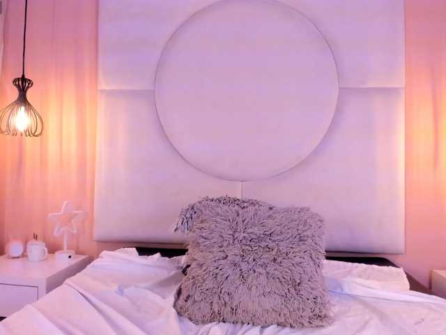 Sara-Foxy live cam on BongaCams